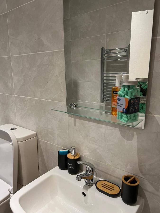Lovely 2 Bed Flat In Soho! Λονδίνο Εξωτερικό φωτογραφία